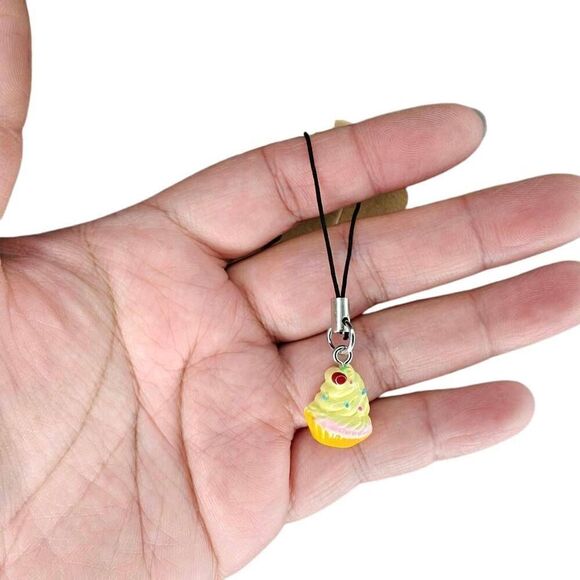 Kawaii Cupcake Phone Charm Keychain - Picture 1 of 2